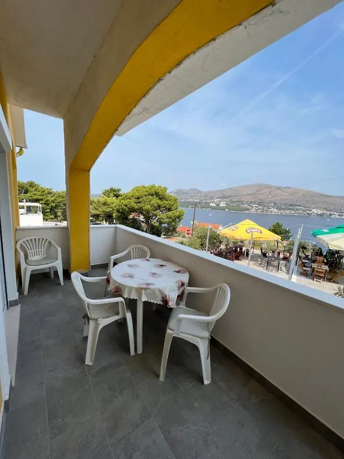 Apartment Vujcic 2 Donji Okrug  Donji Okrug (Ciovo)